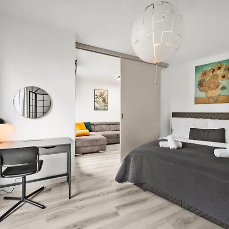 아파트 Stylish Flat - Balcony & Private Parking *