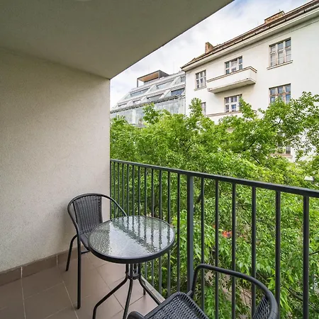 아파트 Stylish Flat - Balcony & Private Parking *
