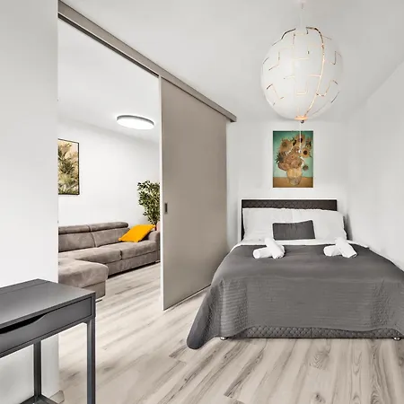 Stylish Flat - Balcony & Private Parking 브라티슬라바