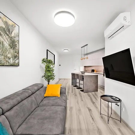 Stylish Flat - Balcony & Private Parking 브라티슬라바
