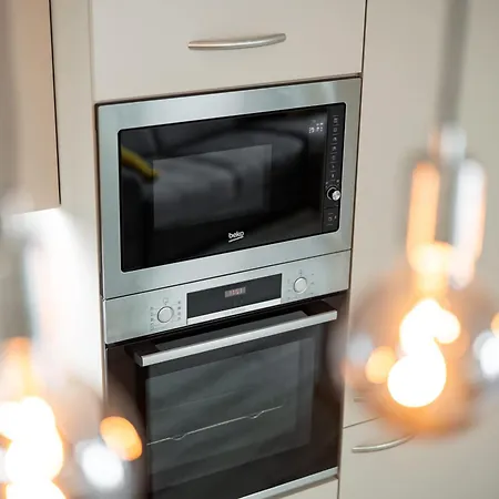 Stylish Flat - Balcony & Private Parking 아파트 *