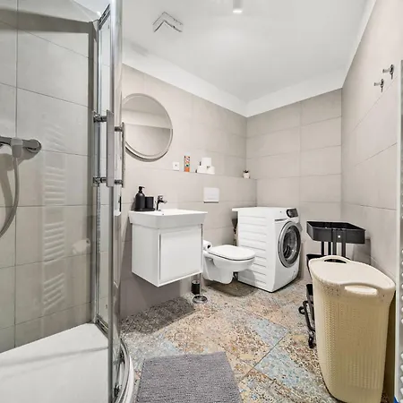 Stylish Flat - Balcony & Private Parking 아파트 브라티슬라바