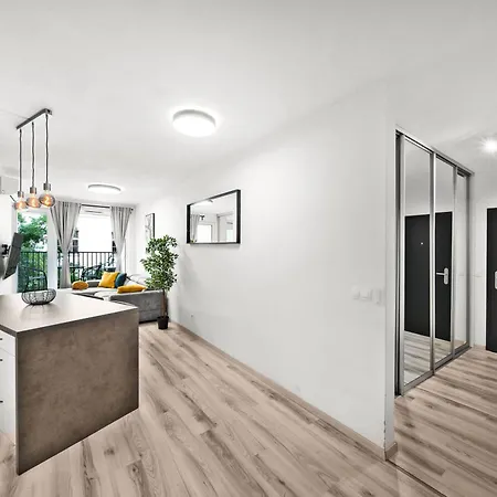 Stylish Flat - Balcony & Private Parking 브라티슬라바